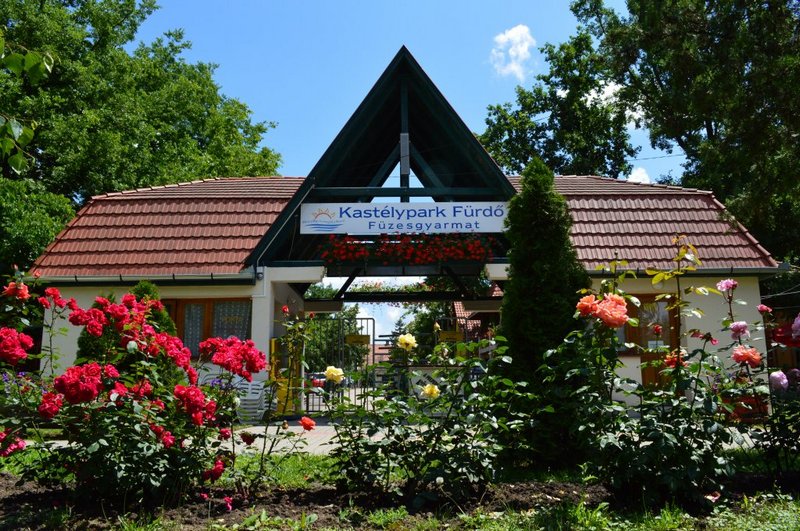 Füzesgyarmati Kastélypark Fürdő