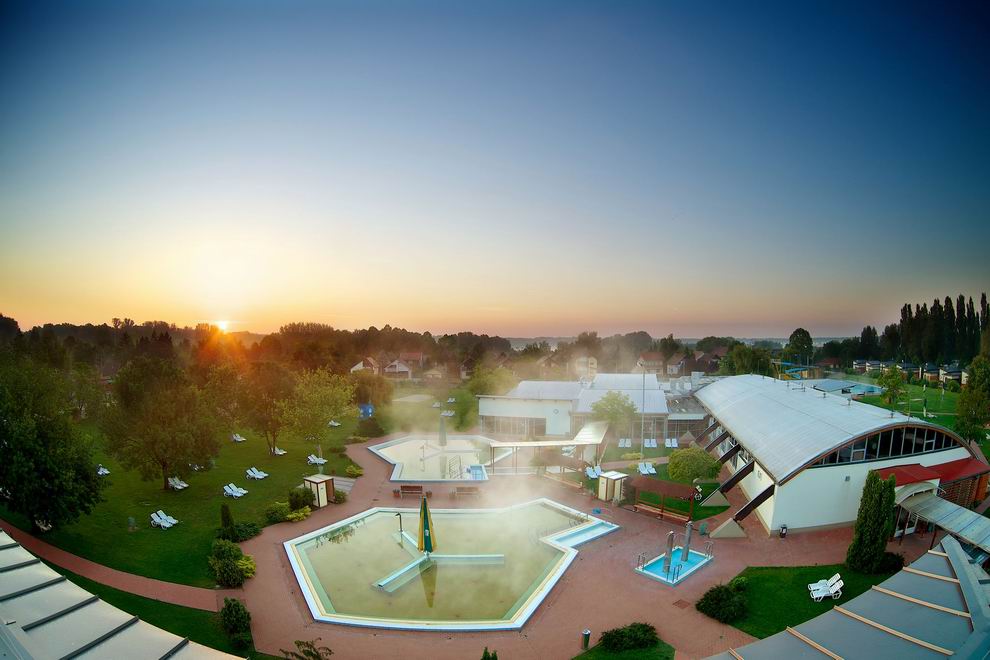 Barack Thermal Resort Fürdő