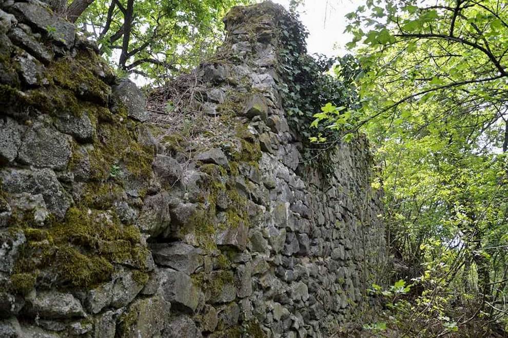 bujáki várrom