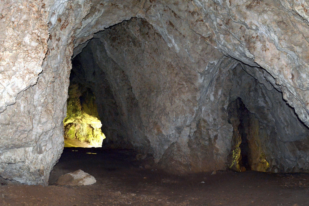 Vargyas-szoros barlang