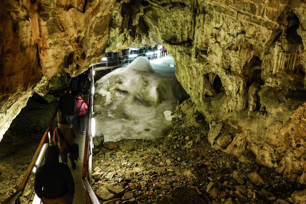 Déményfalvi-jégbarlang