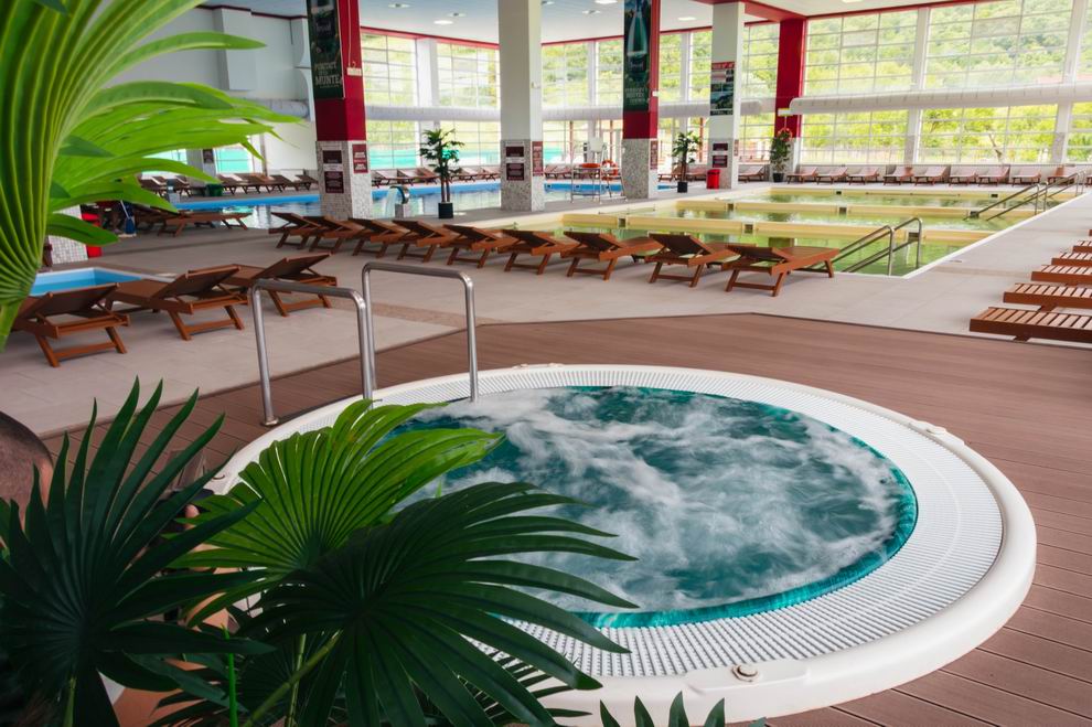 parajd wellness center jakuzzi