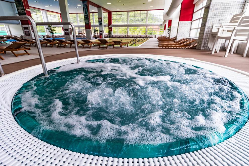parajd wellness központ jakuzzi