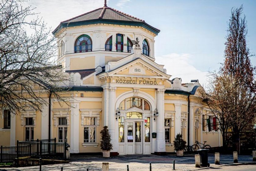 szerencsi fürdő