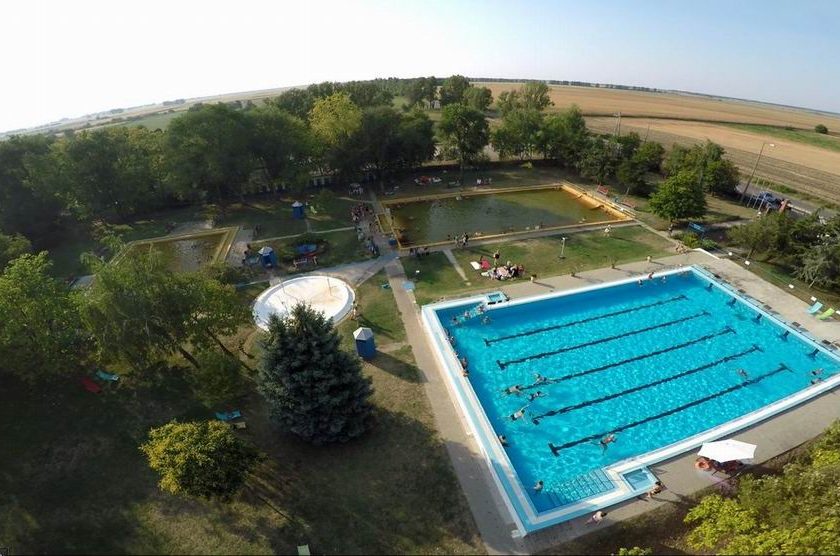 földesi termálfürdő