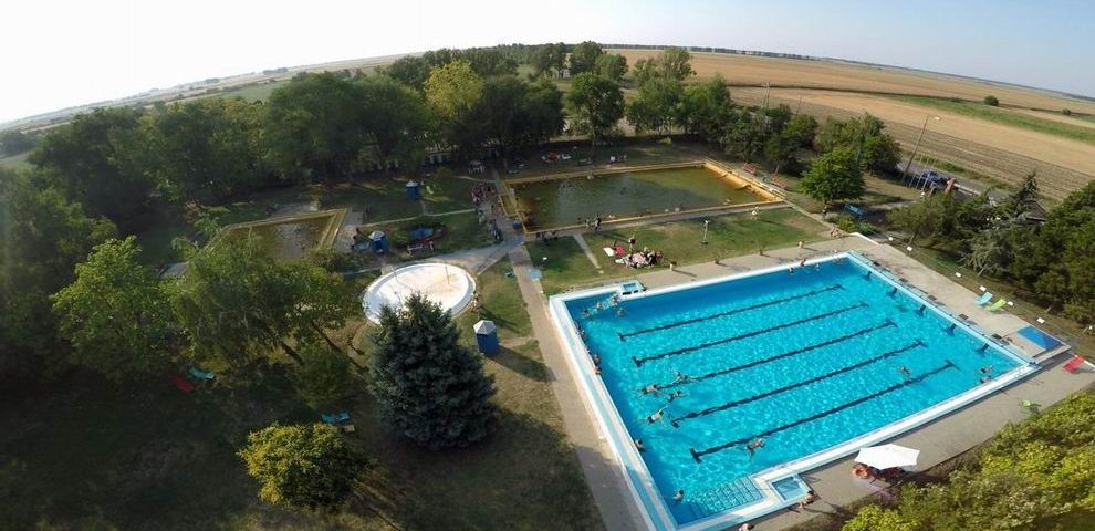 földesi termálfürdő